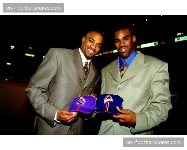 现场报道：猛龙主场致敬队史首位球星文斯·卡特，举办纪念仪式