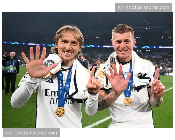 雷恩官方宣布与主力中卫奥马里续约至2029年